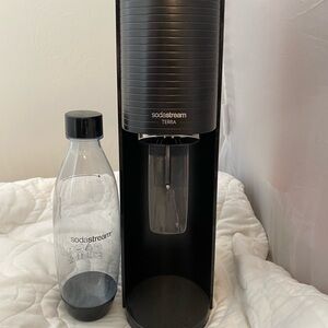 Black Soda Stream Terra machine plus bottle  for Sparkling Water